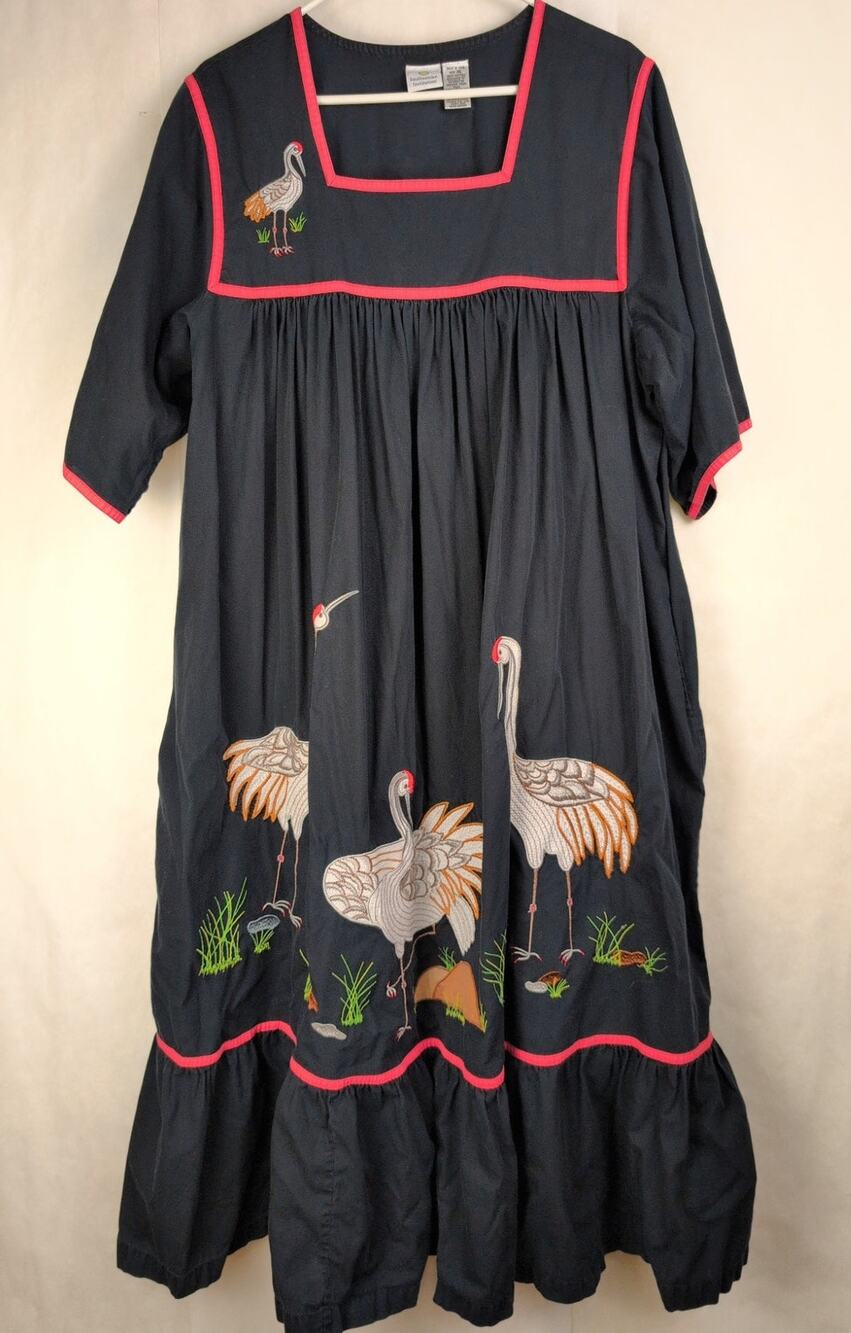 Vintage Smithsonian Institution embroidered crane bird black house dress Size XL